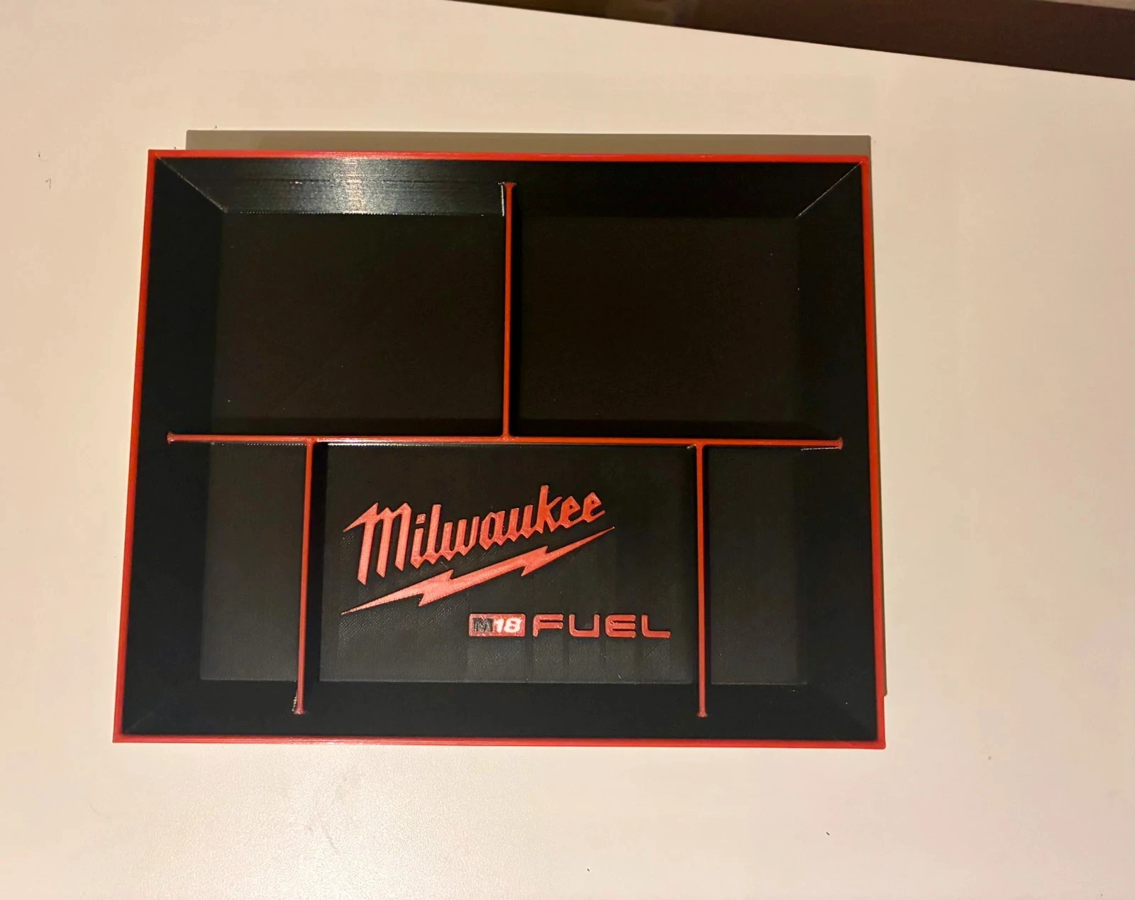 Prato decorativo Milwaukee M18 FUEL – Impressão 3D – photo 2